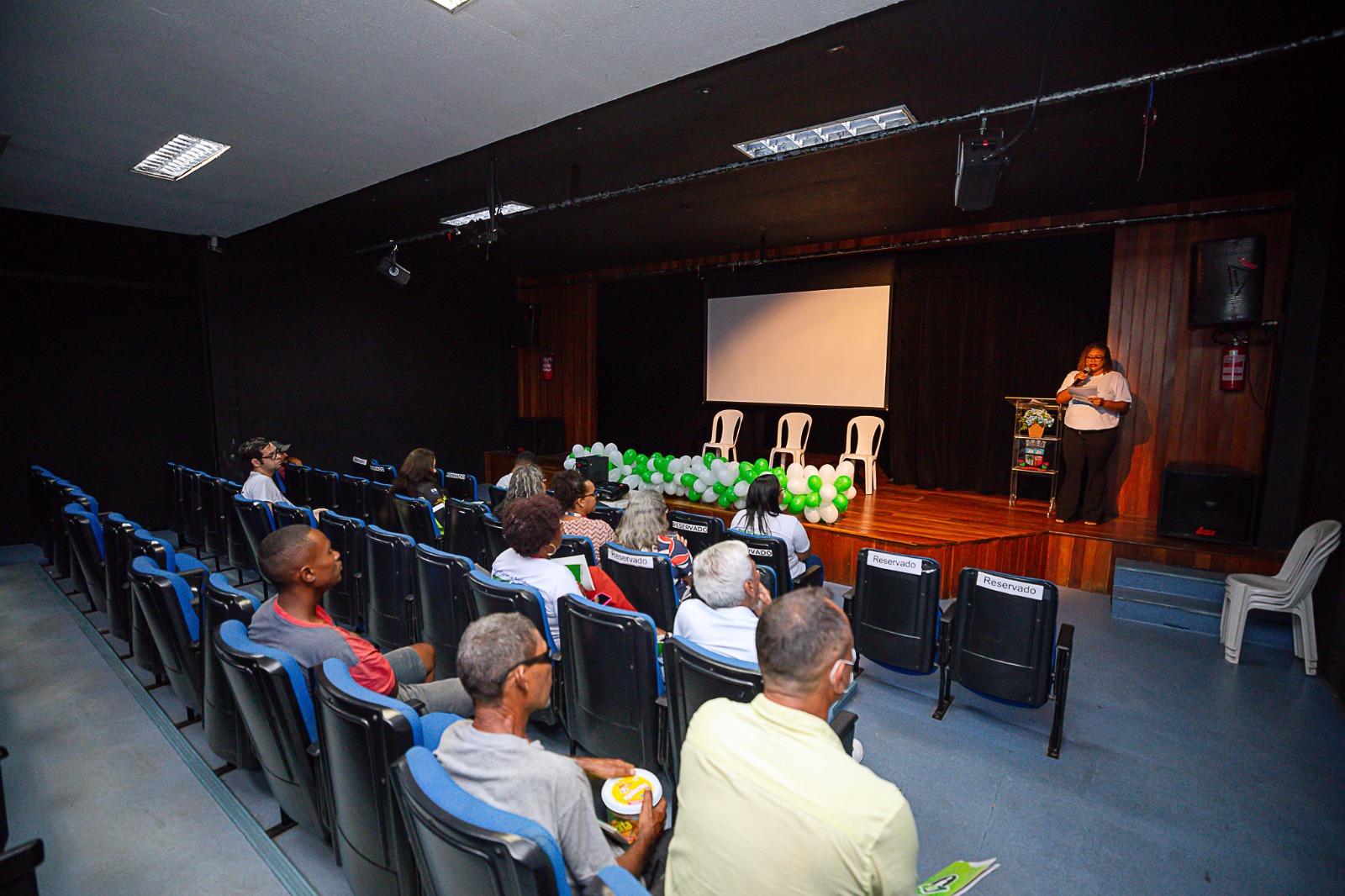 Fórum debate educação, emprego e renda para população em situação de rua